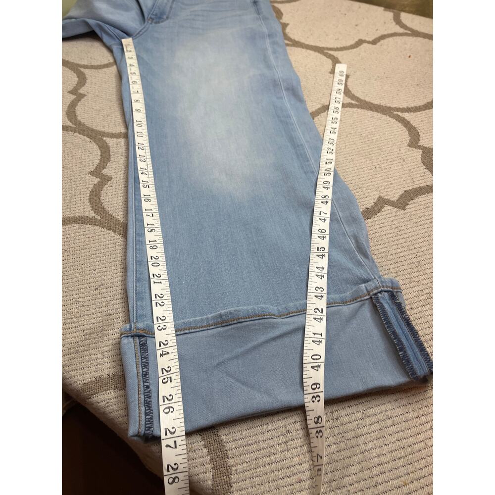 White House Black Market High-Rise Wide Leg Cuff Cropped Jean, size 8 - Picture 4 of 16